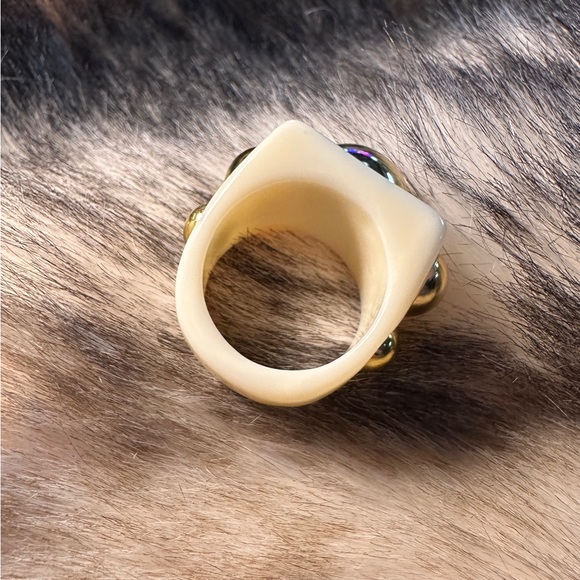 Retro Vanilla Gold Bubble Resin Statement Ring - Picture 3 of 6